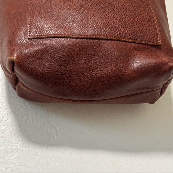 Portland Leather Crossbody Tote Nutmeg - Picture 5 of 12